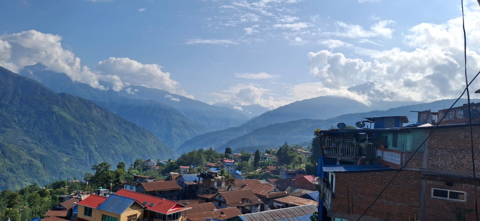 काब्रुबाट देखिने पाथीभरासहितको दृश्य