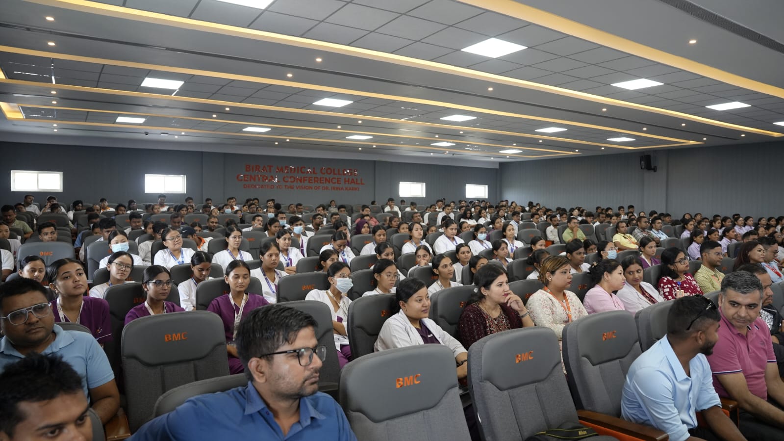 कार्यक्रममा सहभागी