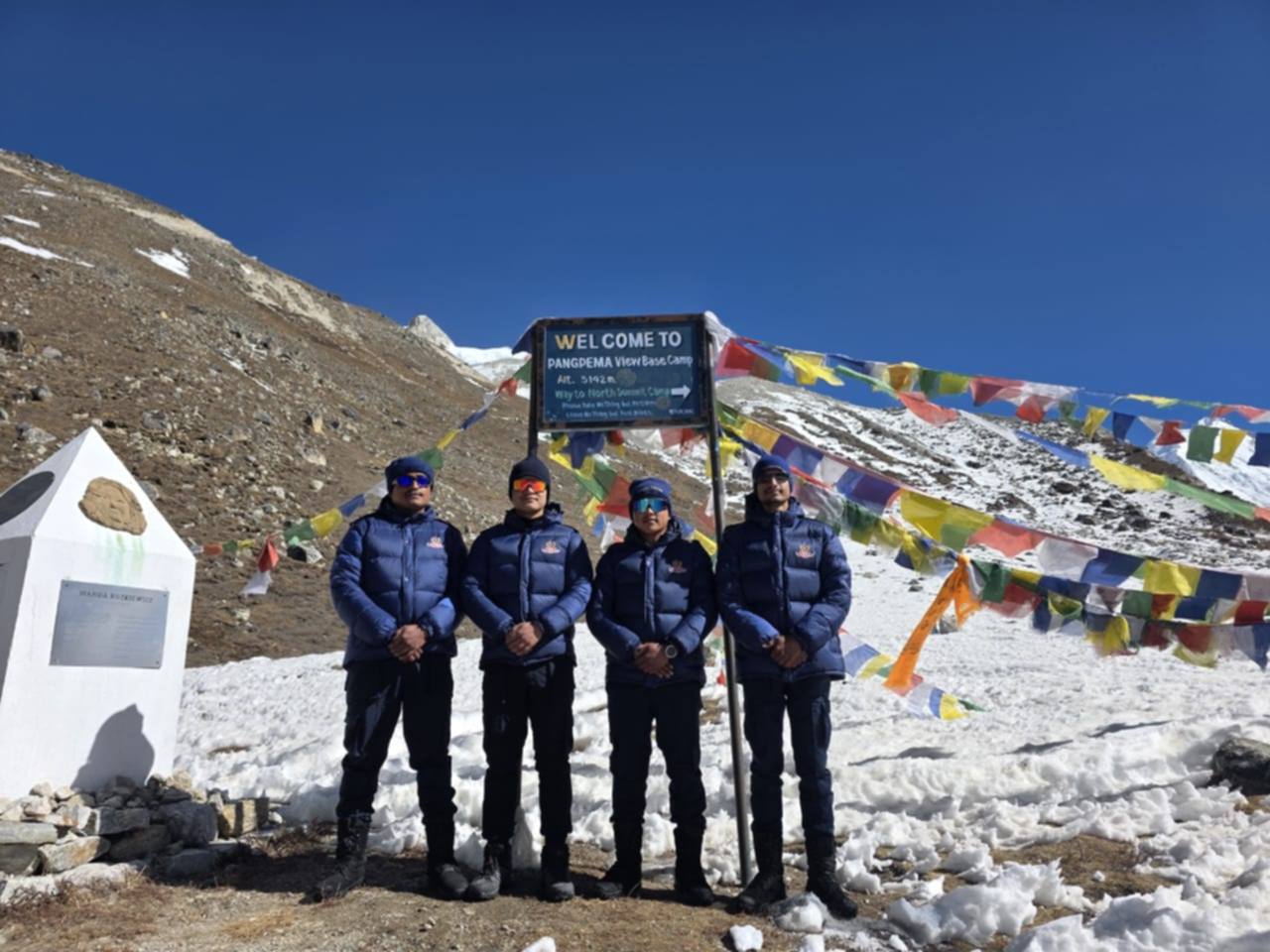 जिल्ला प्रहरी कार्यालय ताप्लेजुङका प्रहरी नायब उपरिक्षक वेदप्रसाद गौतम नेतृत्वको टोली पाङ्पेमा ।