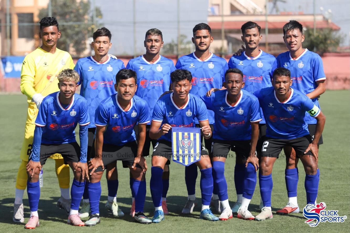 नेपालगञ्ज–११ स्र्पोट्स क्लबको जर्सीमा लाहन पतङ्वा लिम्बुसहित खेलाडीहरु ।तस्बिरः क्लिक स्र्पोर्टस