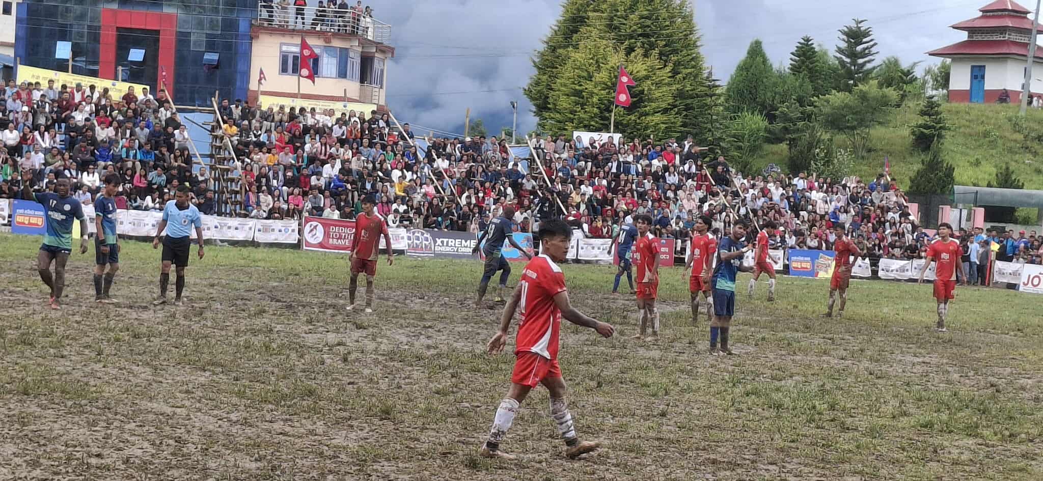 पानी परेकाले मैदानको केही भाग हिलो बन्यो