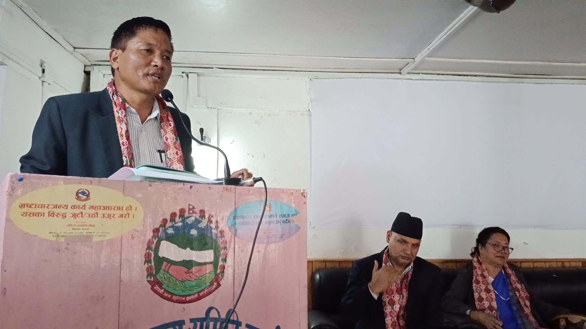 ताप्लेजुङमा समिक्षा तथा असल अभ्यास आदानप्रदान कार्यक्रममा बोल्दै जिसस प्रमूख छिरिङ लामा