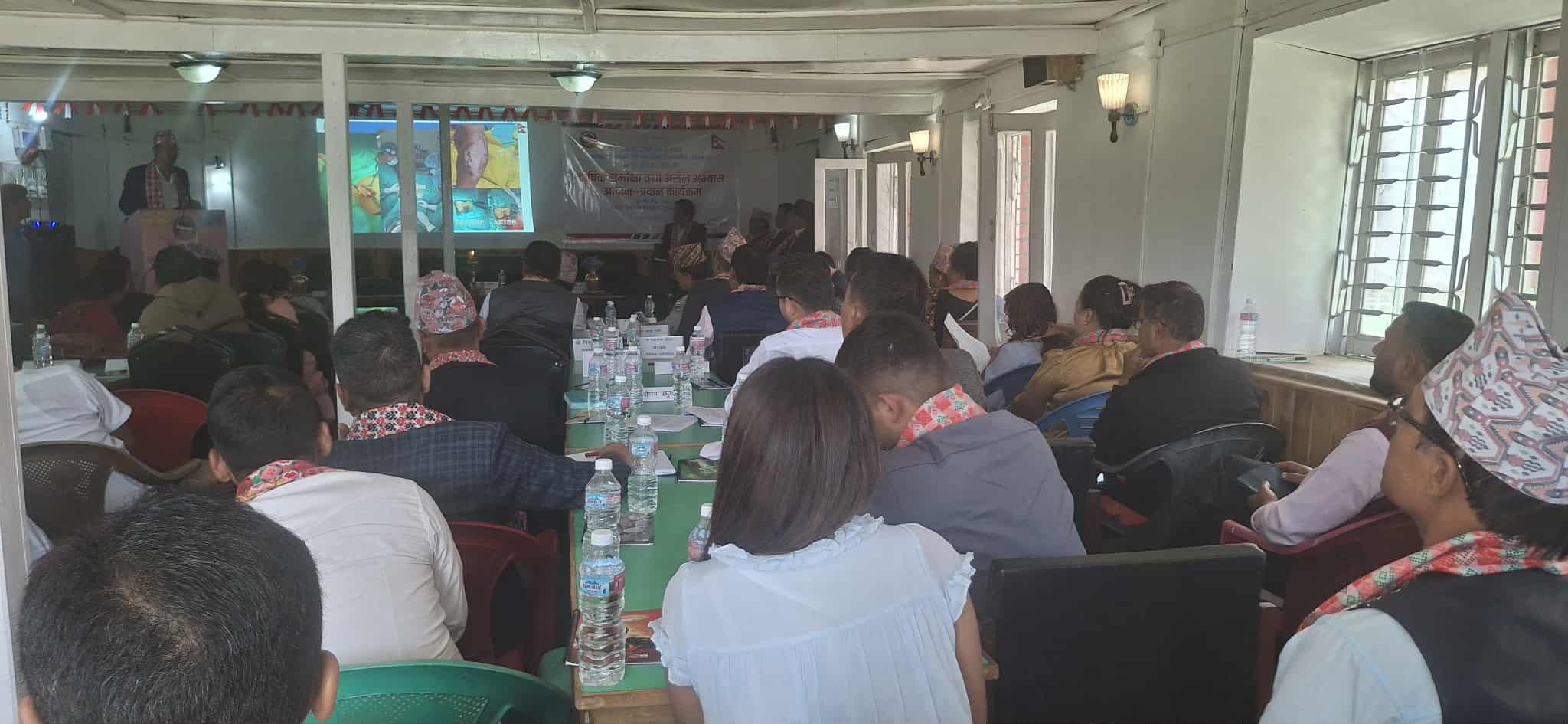 जिल्ला समन्वय समितिको हलमा आयोजित कार्यक्रममा सहभागीहरु ।