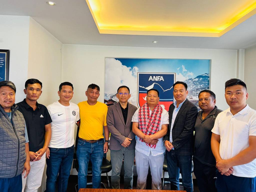 भेटघाटपश्चात तस्बिर कैद गर्दै ।