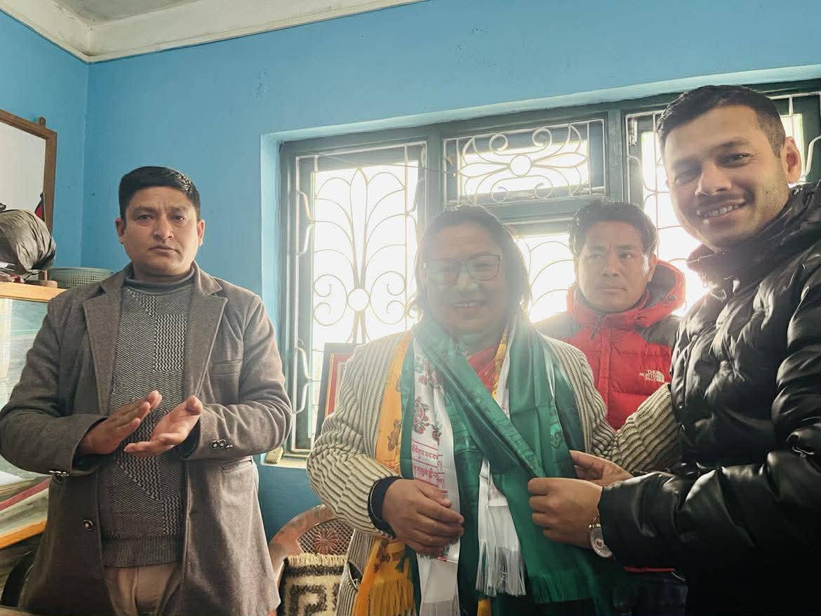 केन्द्रिय सदस्य लीलादेवी बोखिमलाई सम्मान गर्दै क्षेत्रिय कार्य समिति ‘क’ ताप्लेजुङ