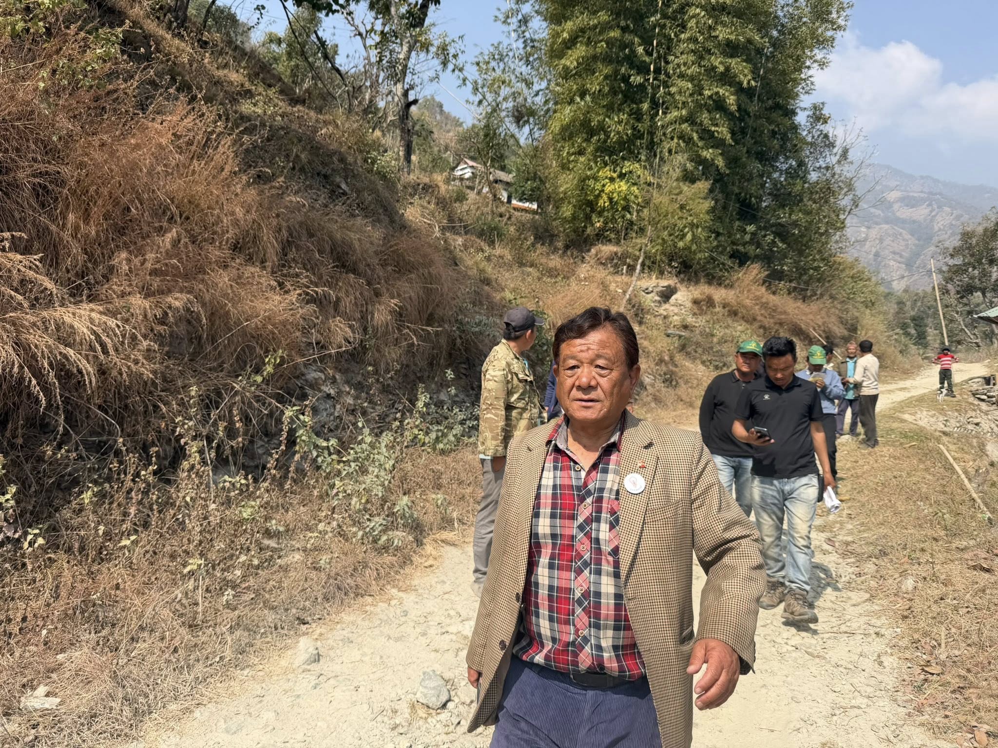 पैदलयात्रामार्फत मतदाताको घरदैलोमा निस्किएका कृतीमान मादेन